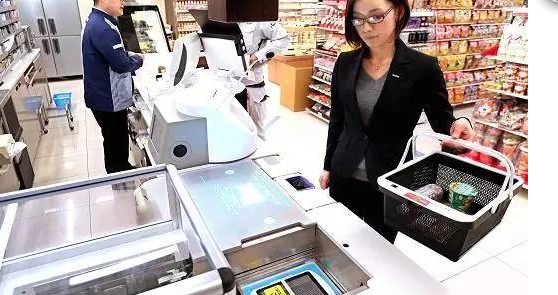 1秒結(jié)賬打包 日本超市實裝機器人收銀
